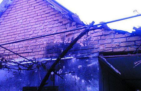 У Мар'їнці через обстріли пошкоджено три будинки (ФОТО)