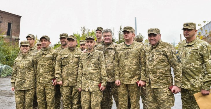 Порошенко в зоні АТО провів нараду щодо оперативної ситуації на фронті (ФОТО) Порошенко в зоні АТО провів нараду щодо оперативної ситуації на фронті (ФОТО)