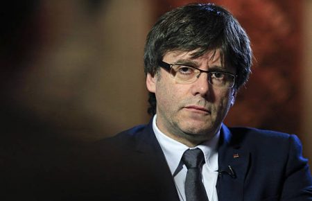 Відсторонений лідер Каталонії закликав до мирного спротиву Мадриду