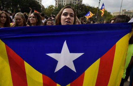 Іспанський конституційний суд заборонив наступну сесію каталонського парламенту