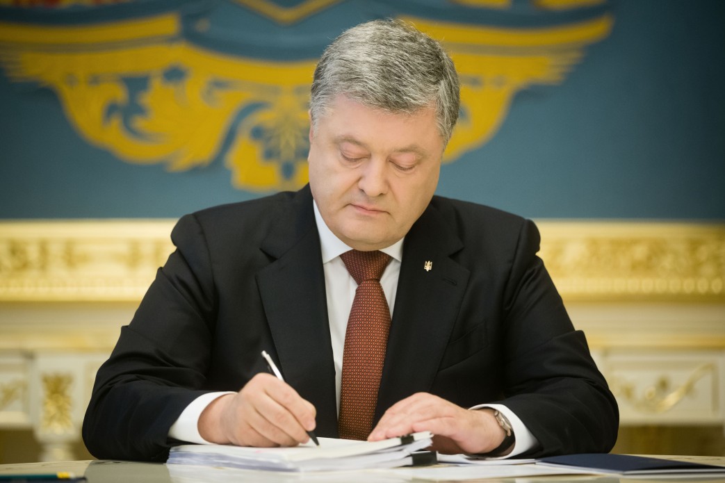 Президент підписав закон про мирне врегулювання ситуації в ОРДЛО