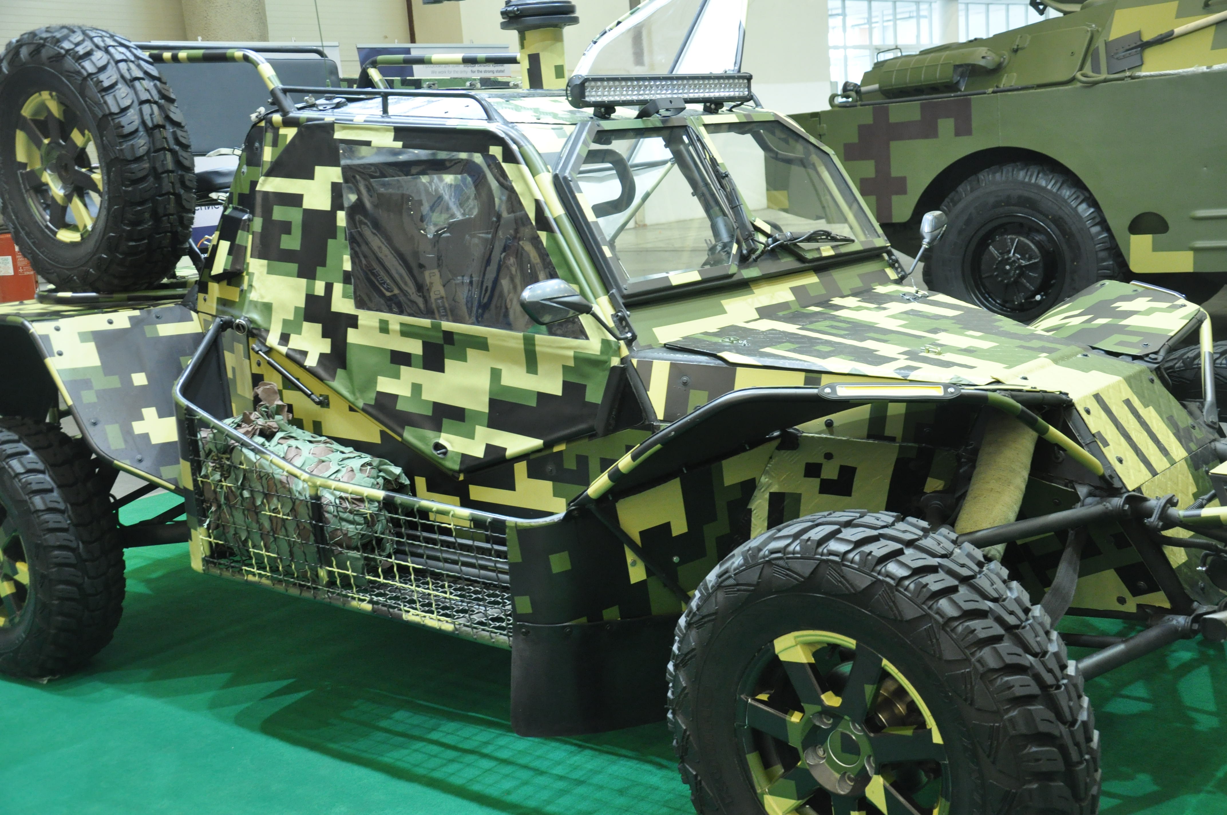 У Києві відкрили міжнародну виставку зброї. Які нові розробки там можна побачити? (ФОТО)