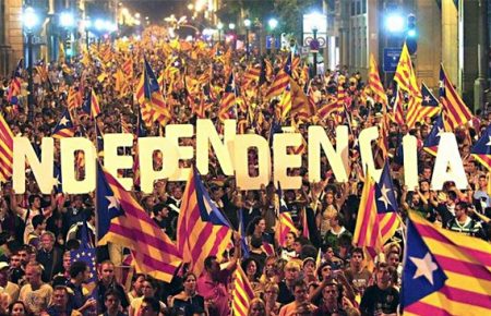 У Каталонії де-факто два кeрівники: голова парламeнту Каталонії, і президентка, призначена урядом Мадриду