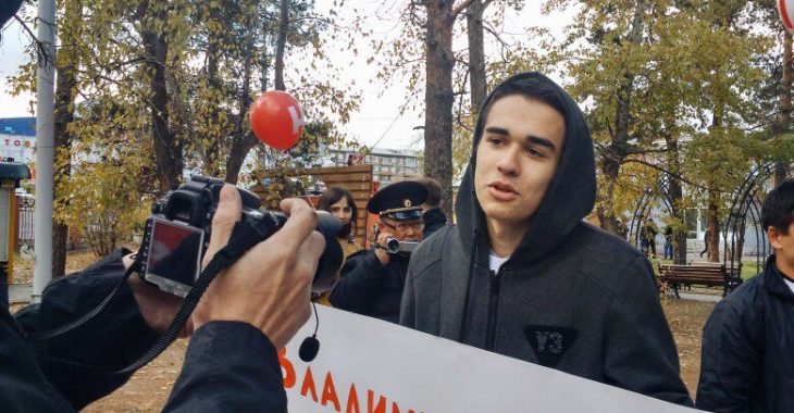 На День народження Путіна прихильники Навального вийшли на протести (ФОТО) На День народження Путіна прихильники Навального вийшли на протести (ФОТО)