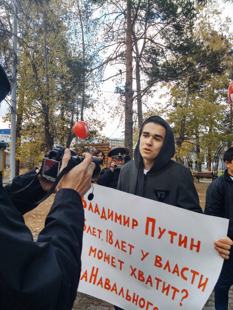 На День народження Путіна прихильники Навального вийшли на протести (ФОТО)