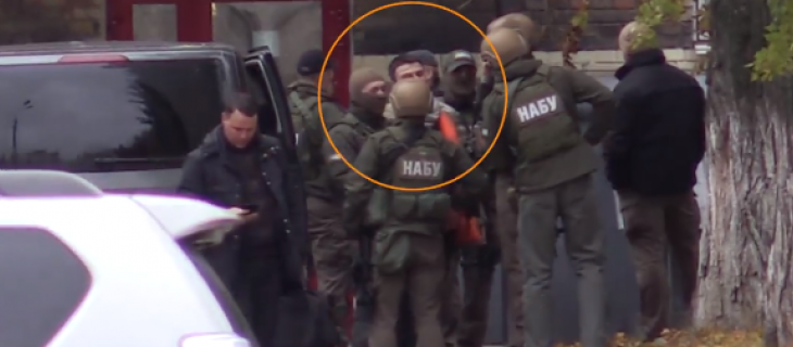 Поліція перекрила квартал, де тривають обшуки в квартирі сина Авакова - харківський журналіст Поліція перекрила квартал, де тривають обшуки в квартирі сина Авакова - харківський журналіст