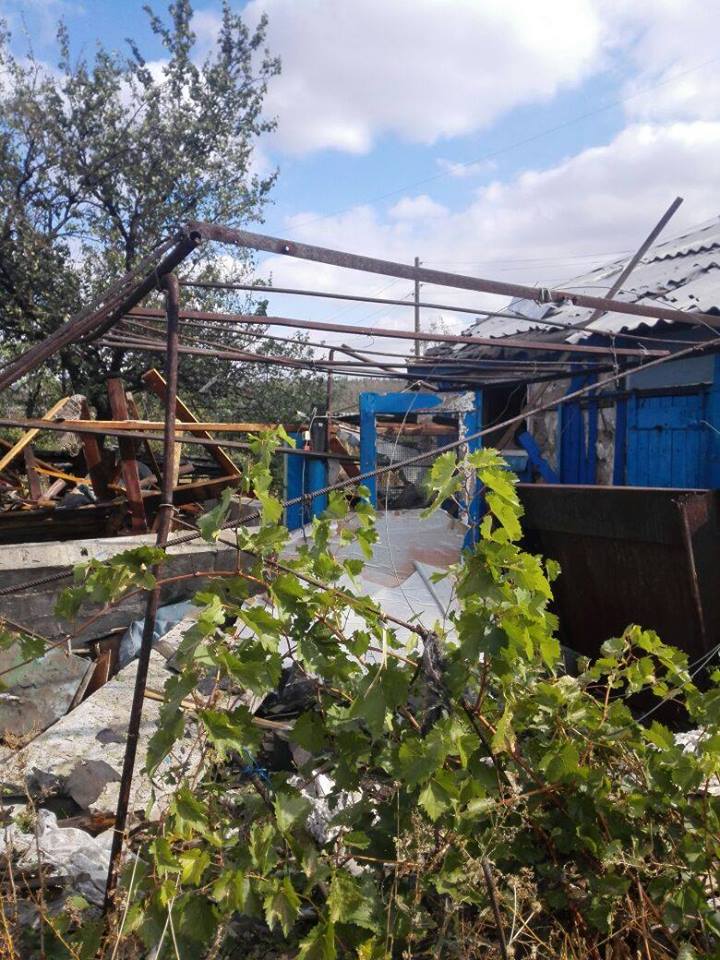 Бойовики обстріляли Мар’їнку, пошкоджено житловий будинок (ФОТО)