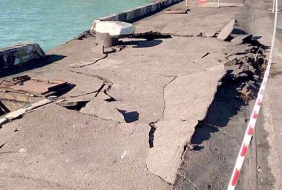 В Одесі судно врізалося в причал (ФОТО) В Одесі судно врізалося в причал (ФОТО)