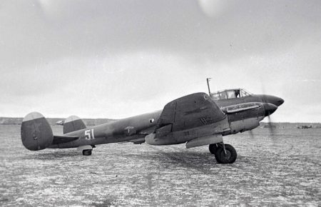 На Херсонщині шукачі металу виявили на пустирі збитий літак часів Другої світової