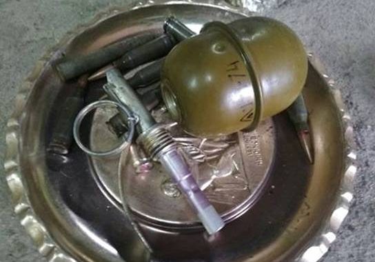 На Київщині поліція вилучила у чоловіка наркотики та зброю часів Другої світової війни (ФОТО) На Київщині поліція вилучила у чоловіка наркотики та зброю часів Другої світової війни (ФОТО)