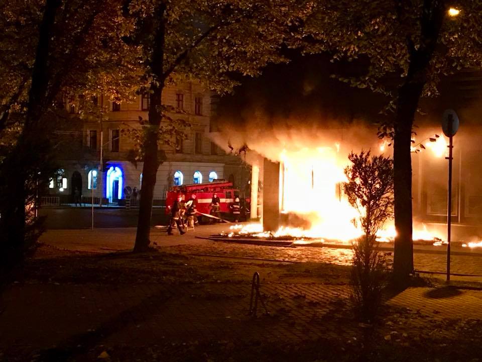 У Львові вночі згоріло відділення «Сбербанку» (ВІДЕО)