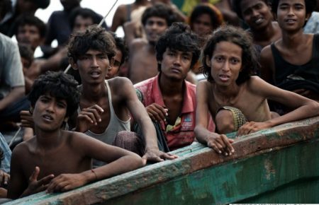 На шляху  до Бангладеш потонули 12 мусульман-рохінджа
