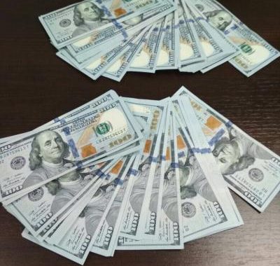 Українець намагався вивезти з ОРДЛО 20 тисяч доларів (ФОТО) Українець намагався вивезти з ОРДЛО 20 тисяч доларів (ФОТО)