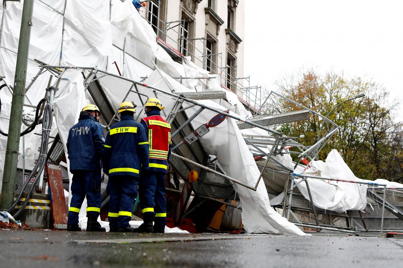 Внаслідок буревію у Європі загинули щонайменше 5 осіб, — ЗМІ (ФОТО, ВІДЕО)