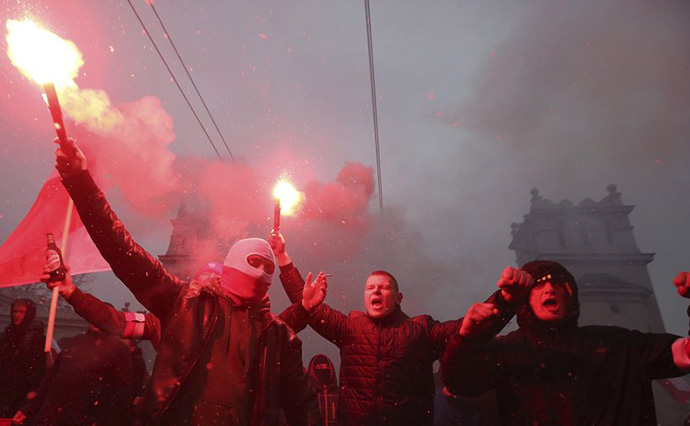 Серед прапорів польських націоналістів, було багато українських, — кореспондентка