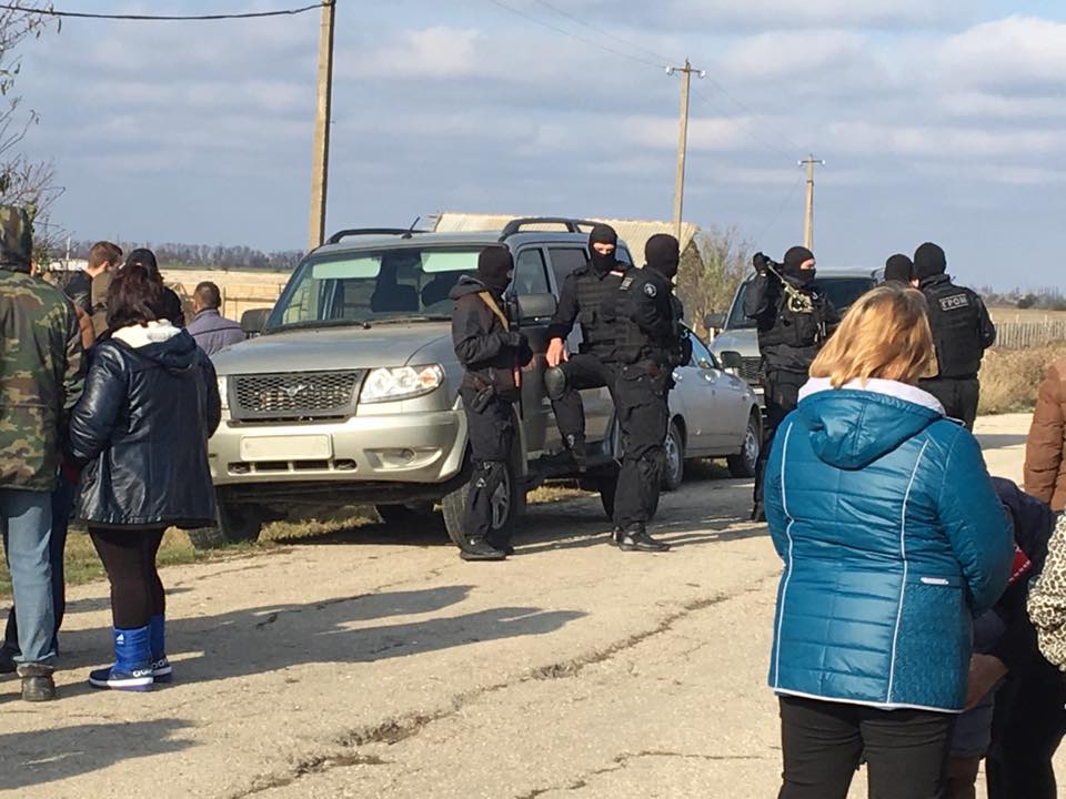 У Криму силовики затримали чоловіка кримськотатарської вчительки, — Чубаров (ФОТО, ВІДЕО)