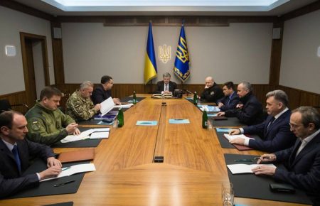 Порошенко відреагував на незаконне ввезення військової техніки до Луганська