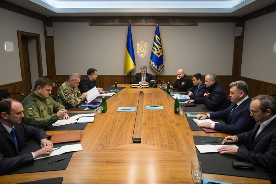 Порошенко відреагував на незаконне ввезення військової техніки до Луганська
