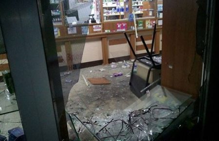 У Харкові невідомі кинули в аптеку гранату, — поліція (ФОТО)
