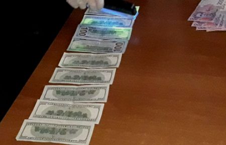На Хмельниччині прискорено виготовляли біометричні паспорти за понад $1000, — поліція (ФОТО)