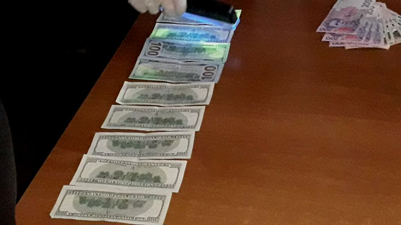 На Хмельниччині прискорено виготовляли біометричні паспорти за понад $1000, — поліція (ФОТО)