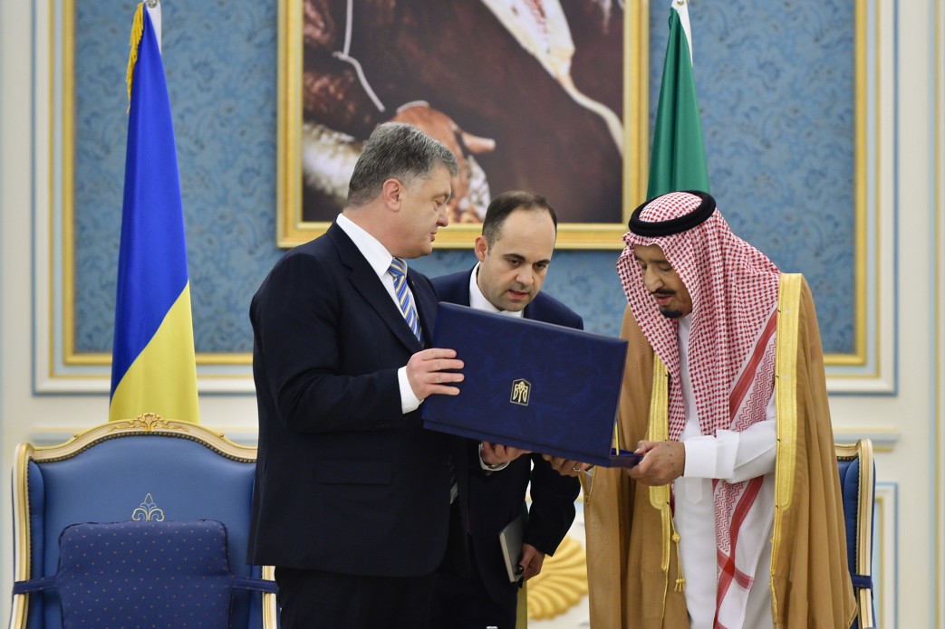 Порошенко нагородив короля Саудівської Аравії