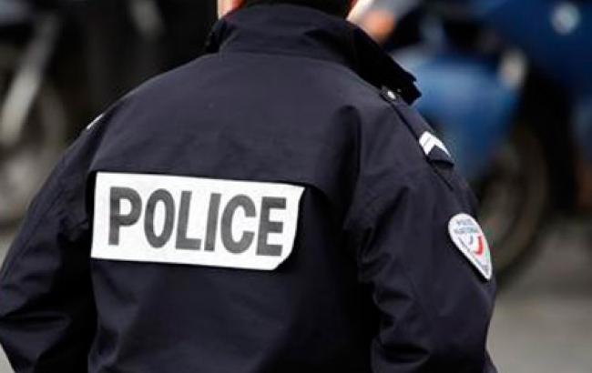 Поблизу Парижа поліцейський застрелив трьох людей, після цього застрелився сам
