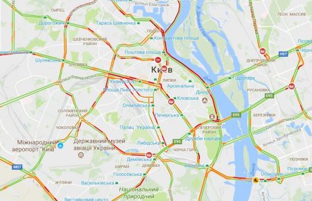 У Києві через ожеледицю збився графік громадського транспорту