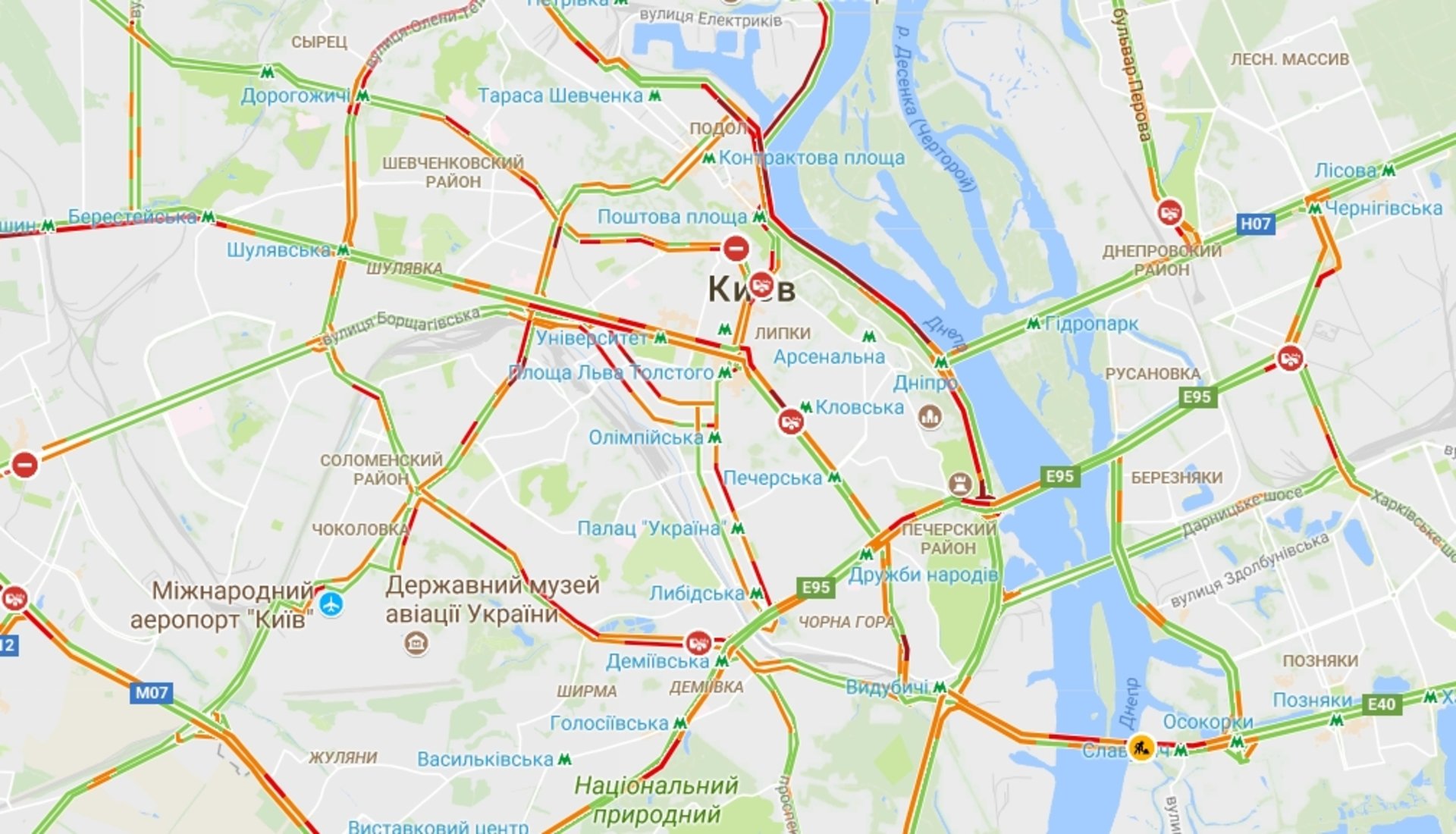 У Києві через ожеледицю збився графік громадського транспорту
