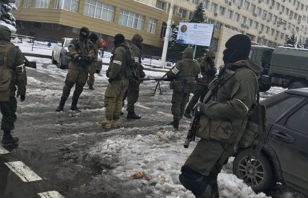 В Луганську штурмом взяли так звану «Генпрокуратуру ЛНР» (ВІДЕО, ФОТО)