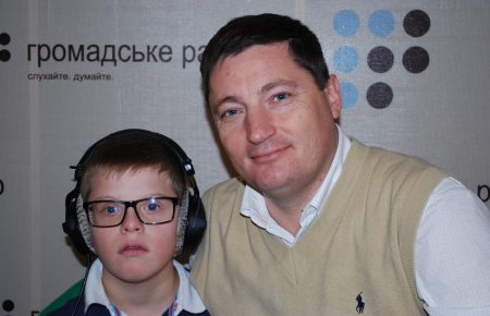 За сім років в Україні зменшилась кількість тих, хто залишає дітей з синдромом Дауна в пологових будинках