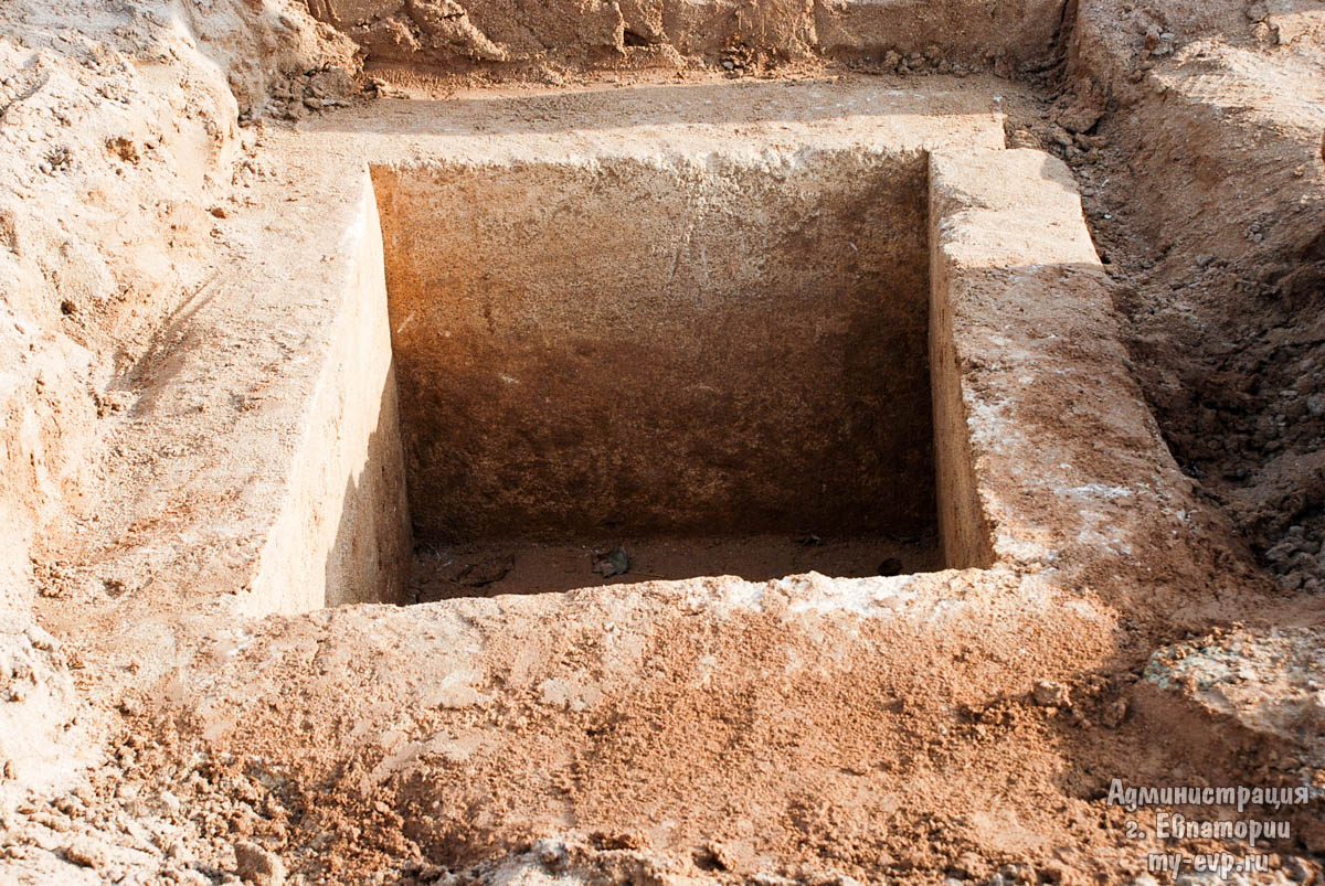 На Євпаторійському пляжі випадково віднайшли давньогрецьке поховання (ФОТО)