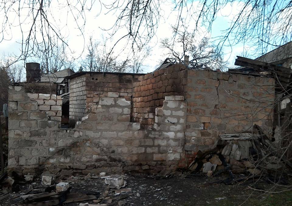 Бойовики обстріляли житлові будинки в Зайцевому (ФОТО)