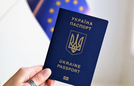 За чотири роки понад 140 тисяч кримчан отримали закорданний паспорт громадянина України