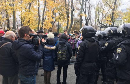 В Одесі внаслідок сутичок постраждало 16 поліцейських(ФОТО)