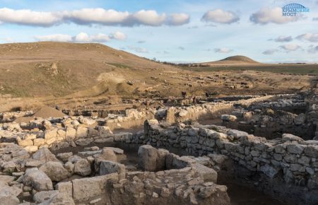 В окупованій Керчі російські археологи проводять розкопки в стародавньому поселенні