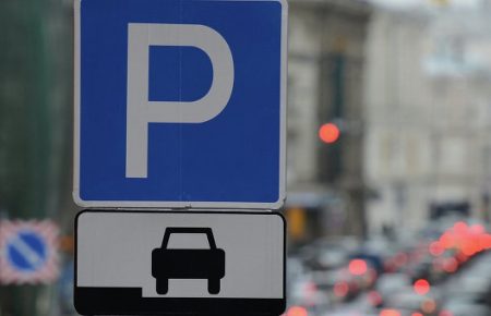Через недбалість «Київтранспарксервісу» бюджет Києва недоотримає гроші — депутатка Київради про безплатне паркування