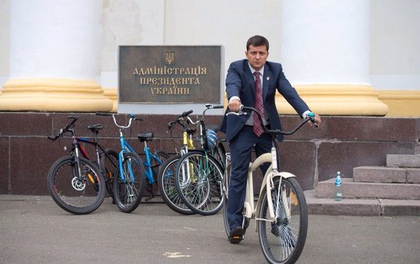 До партії «Слуга народу» не варто ставитися надто серйозно, — політолог До партії «Слуга народу» не варто ставитися надто серйозно, — політолог
