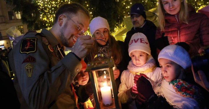 В Україну прибув Вифлеємський вогонь миру (ФОТО, ВІДЕО) В Україну прибув Вифлеємський вогонь миру (ФОТО, ВІДЕО)