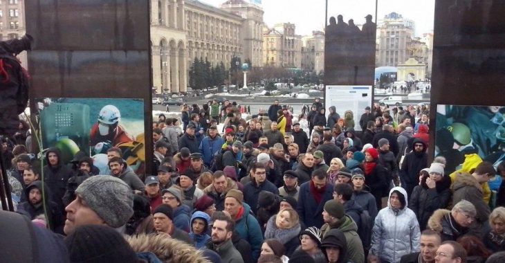 Активісти на Майдані вимагали відправити Крисіна за ґрати (ВІДЕО) Активісти на Майдані вимагали відправити Крисіна за ґрати (ВІДЕО)