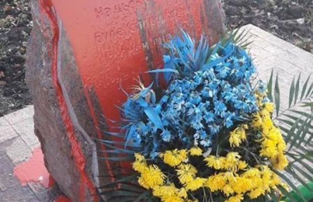 В Одесі невідомі облили фарбою символічний камінь на місці майбутнього пам'ятника загиблим воїнам АТО (ФОТО)