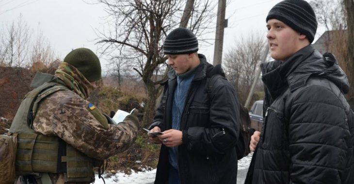 Для жителів Верхньоторецького тимчасово спростили режим перетину лінії розмежування (ФОТО) Для жителів Верхньоторецького тимчасово спростили режим перетину лінії розмежування (ФОТО)