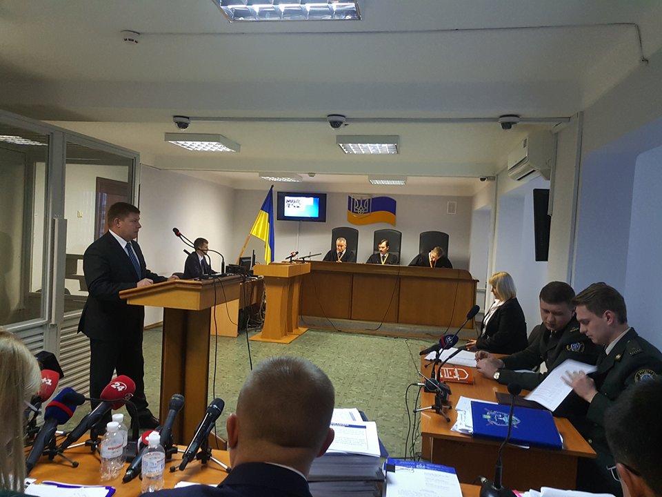 Захист Януковича перекладає на українських військових відповідальність за здачу Криму, - журналістка