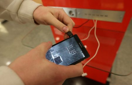 В столичному метрополітені можна буде безкоштовно зарядити мобільний