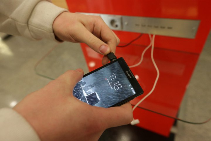 В столичному метрополітені можна буде безкоштовно зарядити мобільний