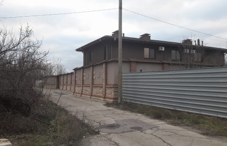 Як виглядає будинок колишнього голови Луганщини у Щасті? (ФОТО)