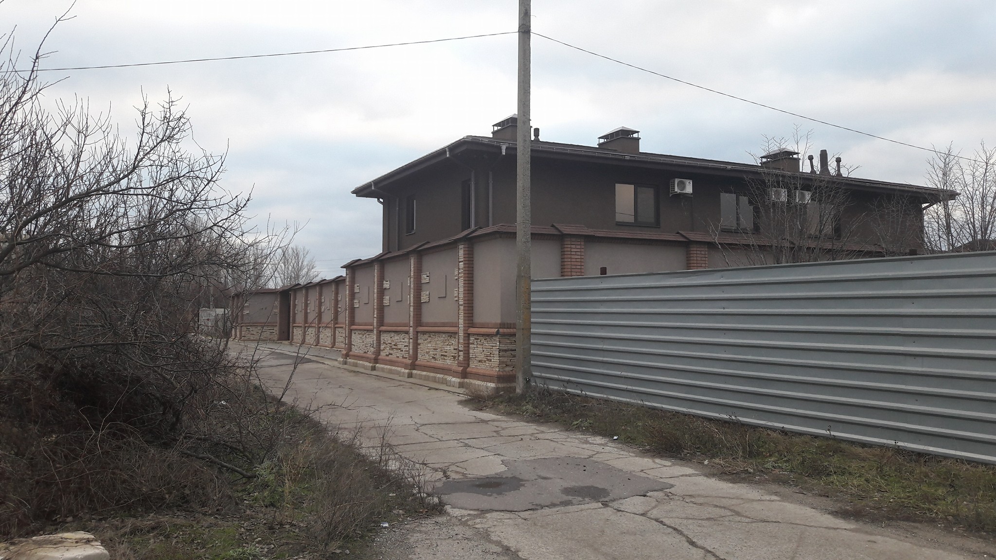 Як виглядає будинок колишнього голови Луганщини у Щасті? (ФОТО)