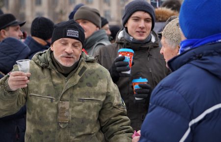 На Майдані влаштували акцію на противагу мітингам Саакашвілі (ФОТО)