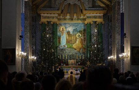 Україна святкує католицьке Різдво. Фоторепортаж із Олександрівського костелу