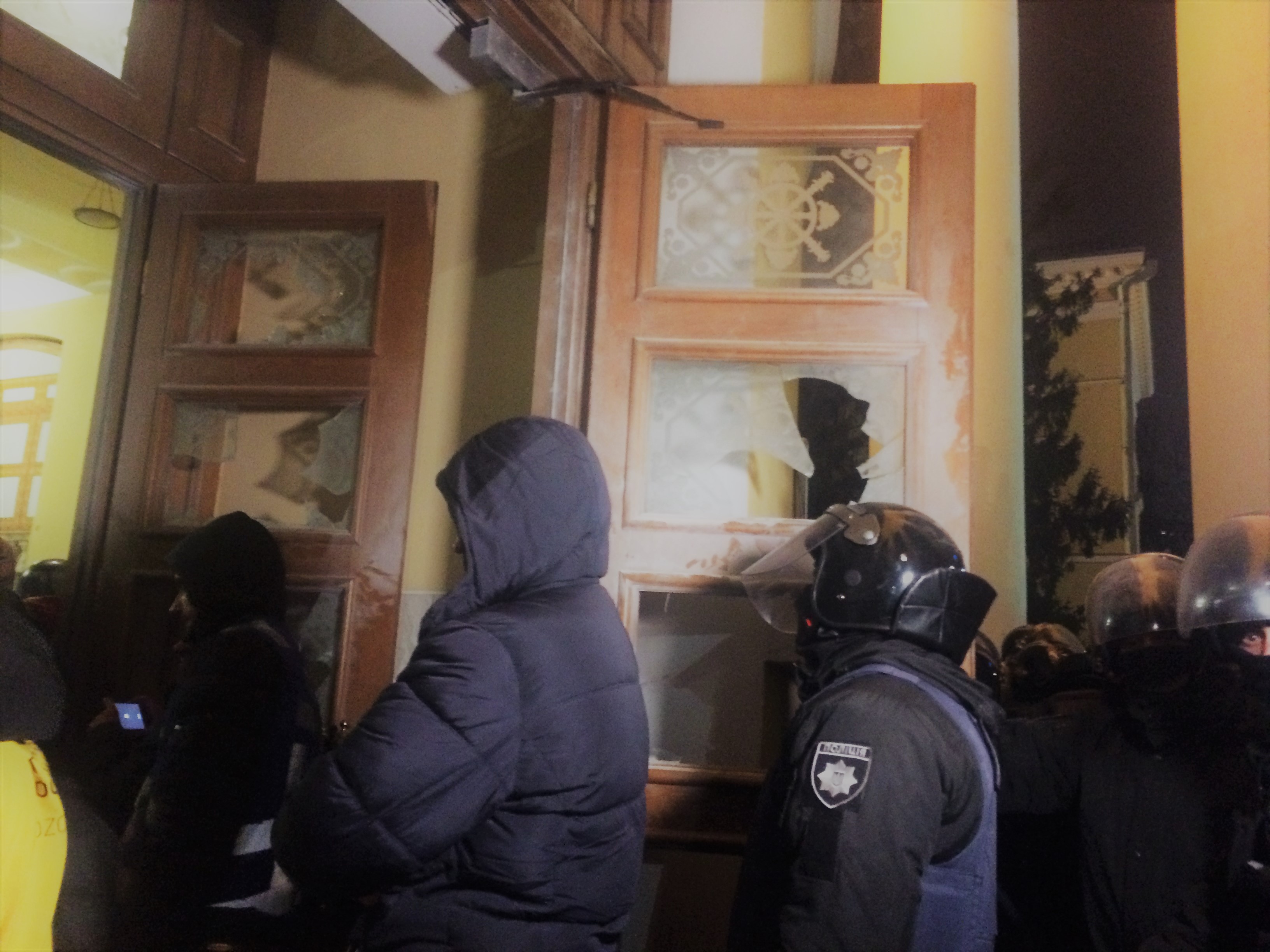 Штурм Жовтневого палацу: чому туди прийшли протестувальники?